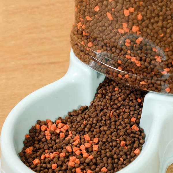 Nachhaltige Futter- und Trinkstation